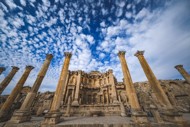 ruins of the ancient city of Palmyra under a cloudy blue sky